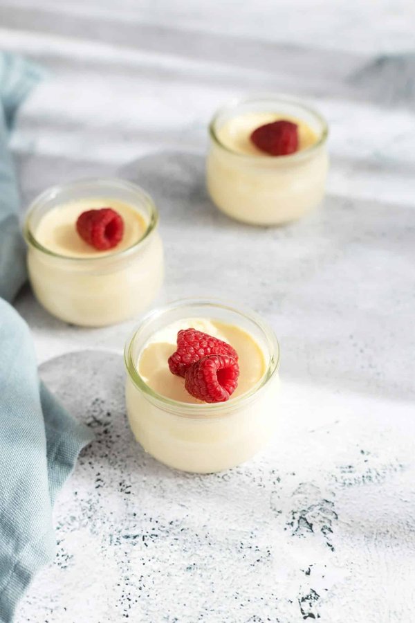 Comment réaliser une crème brûlée vegan avec une croûte parfaitement caramélisée?